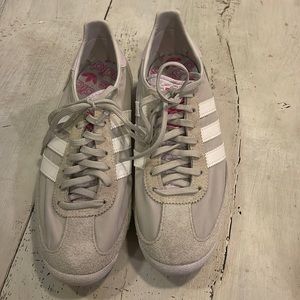 Women’s Adidas sneakers size 8